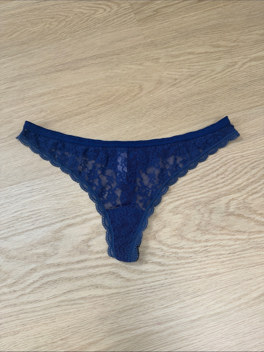 2015 Victoria's Secret Lace Thong Panty L